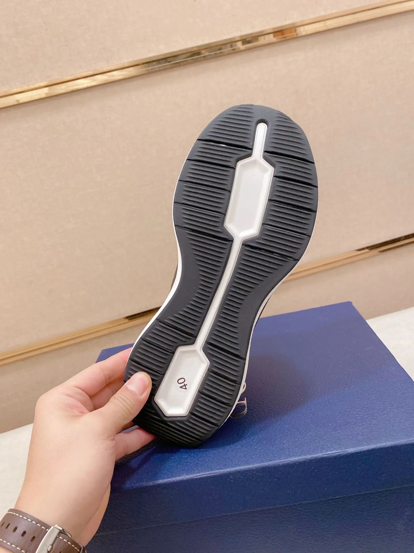 Men's shoes💰 462💰🇮🇹🇮🇹Dior d The new model is on sale at the same time at the counter. The upper 🇮🇹 is imported Italian first-layer cowhide, and the lining is fully imported sheepskin 💪💪. It is a complete 1⃣️ to 1⃣️ replica 🇮🇹💪💪, ⚠ Sole: The original sole is specially provided by the original factory. The exclusive movable molded sole is super comfortable. ⚠Original factory single goods, 🔍🔍high quality, you can enter and leave the counter at will, welcome to compare⚠. Code number:38-44